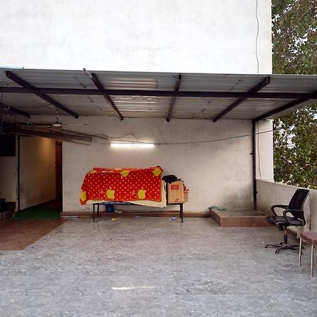 Hotel Madhav Villa 아흐메다바드 외부 사진