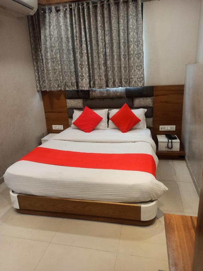 Hotel Madhav Villa 아흐메다바드 외부 사진