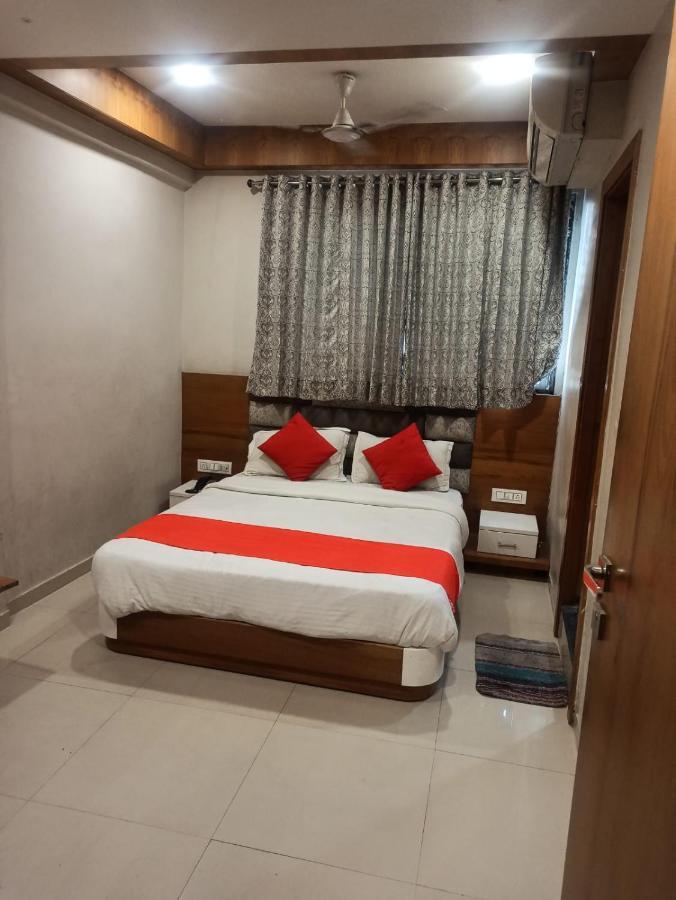 Hotel Madhav Villa 아흐메다바드 외부 사진