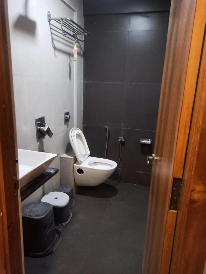 Hotel Madhav Villa 아흐메다바드 외부 사진