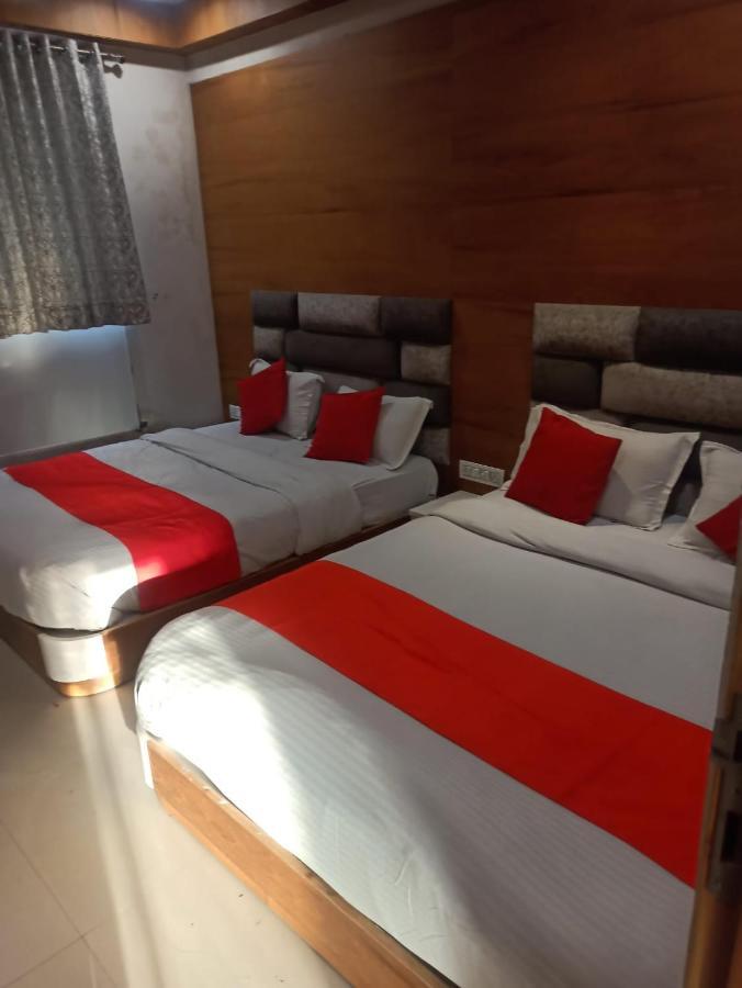 Hotel Madhav Villa 아흐메다바드 외부 사진