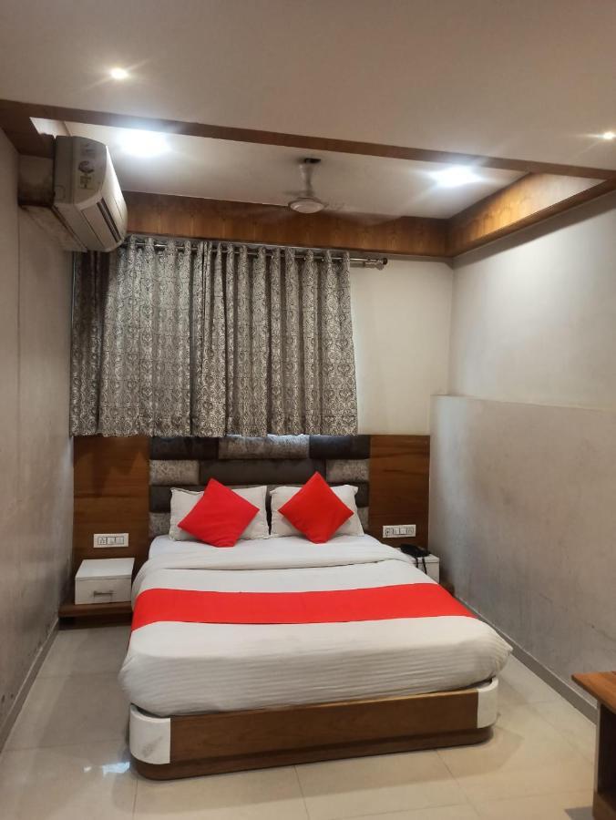 Hotel Madhav Villa 아흐메다바드 외부 사진