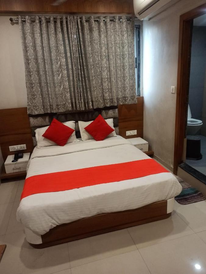 Hotel Madhav Villa 아흐메다바드 외부 사진