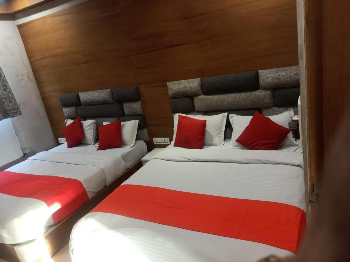 Hotel Madhav Villa 아흐메다바드 외부 사진