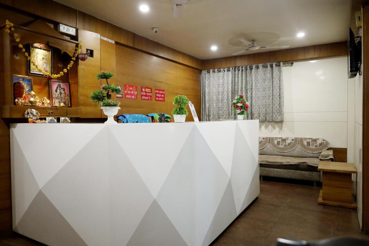 Hotel Madhav Villa 아흐메다바드 외부 사진