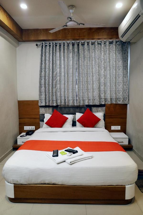Hotel Madhav Villa 아흐메다바드 외부 사진