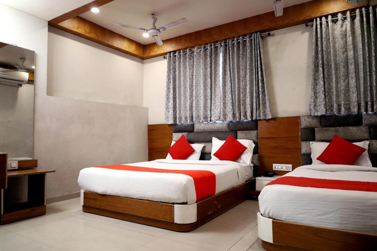 Hotel Madhav Villa 아흐메다바드 외부 사진