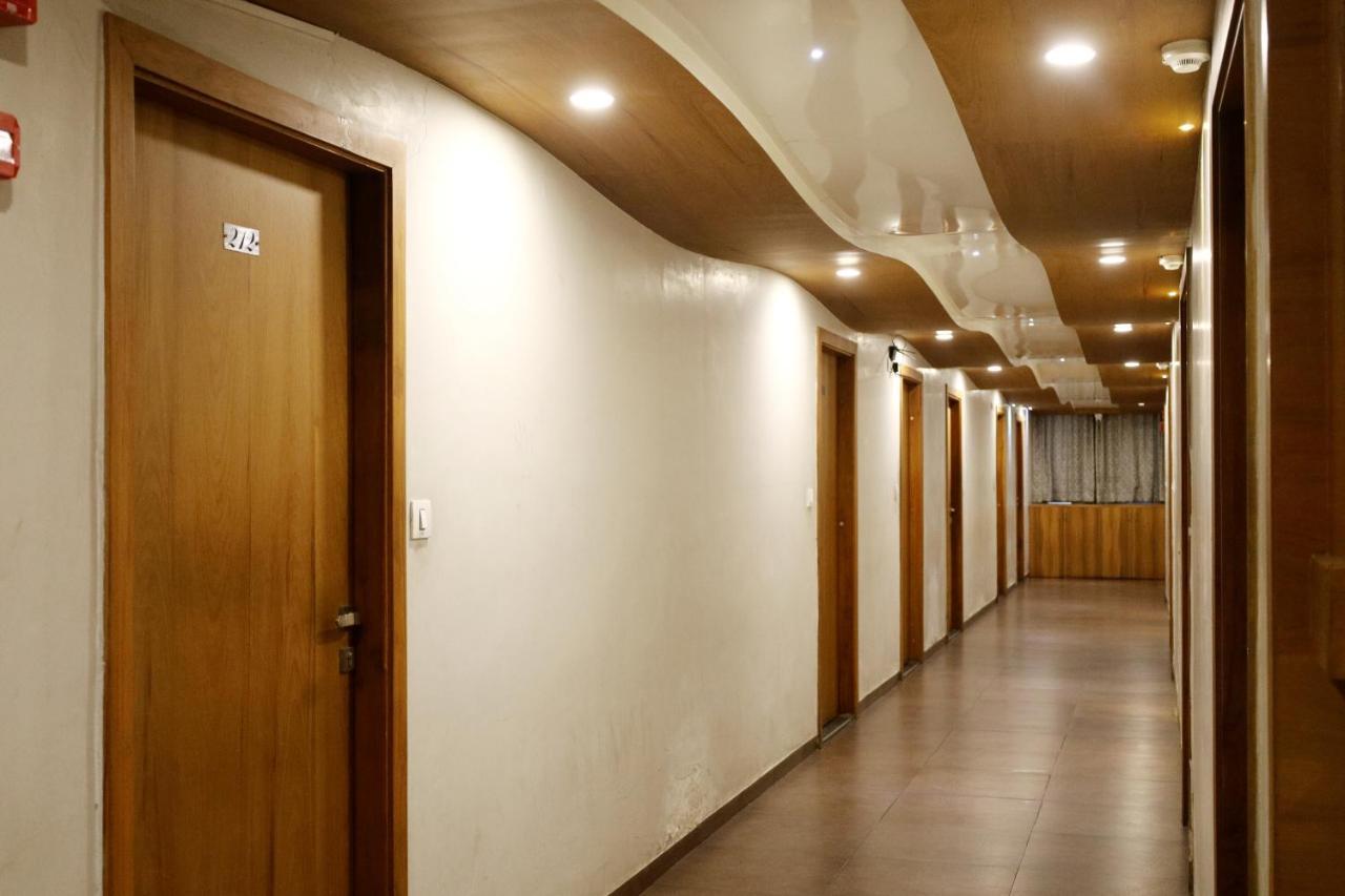 Hotel Madhav Villa 아흐메다바드 외부 사진