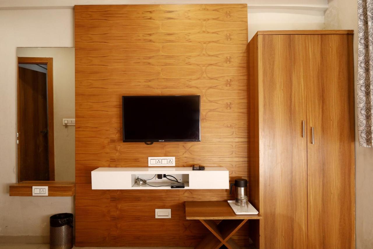 Hotel Madhav Villa 아흐메다바드 외부 사진