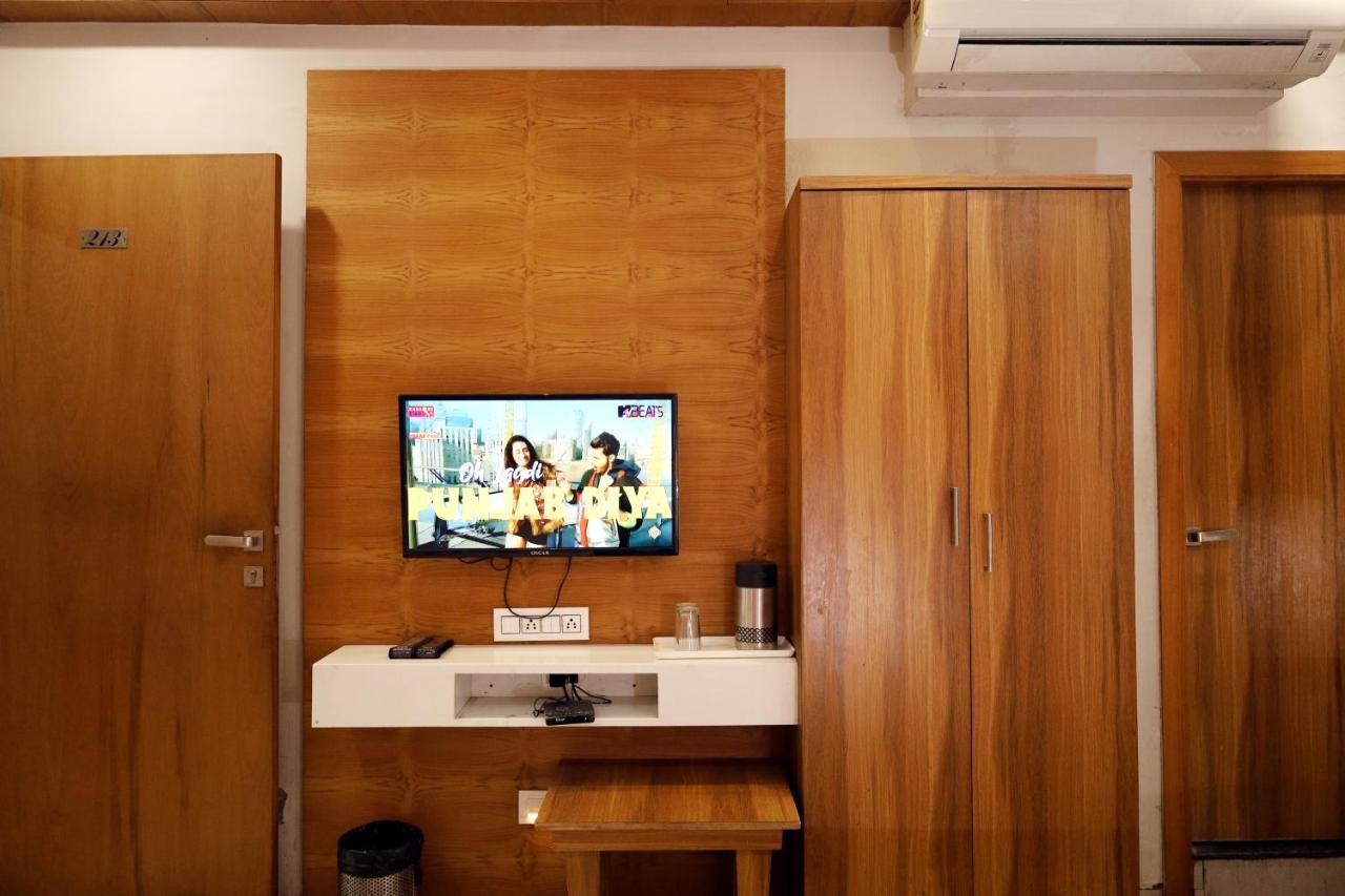 Hotel Madhav Villa 아흐메다바드 외부 사진